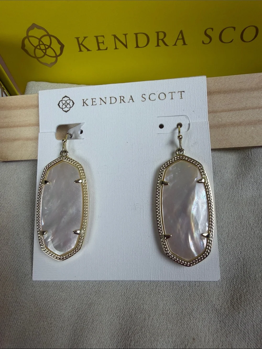 Kendra Scott Pink Mother-of-Pearl Gold-Tone Elle Drop Earrings